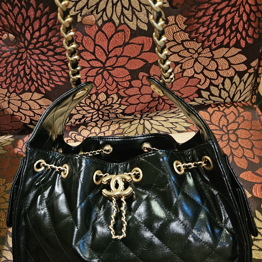 Black Quilted Shoulder Bag with Gold Chain Detail - Picture 2 of 10
